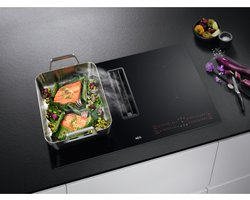 AEG CCE84543CB EcoLine 6000 serie Combohob- Inductie kookplaat met afzuiging - Bridge functie - 80 CM — cadeau in Cadeau-ideeën