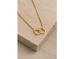 Lundholm Sieraden Melia Hartjes Ketting Dames Goud Kleurig - Ketting met Hartje Hanger 50 cm - Hart Ketting - Premium Stainless Steel Jewellery - Hypoallergeen - Kerstcadeau Mama - Cadeau Moeder - Vrouwen Cadeautjes - my Lundholm — cadeau in Sieraden