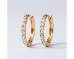 Lundholm Luxe Oorringen Met Zirkonia Steentjes Goudkleurig Jewellery - Premium Stainless Steel PVD Plated - Vrouwen Cadeautjes Cadeau Kleine Oorbellen Dames Classy 14 mm - My Delia Serie - Luxe Vrouwen Cadeautjes — cadeau in Sieraden