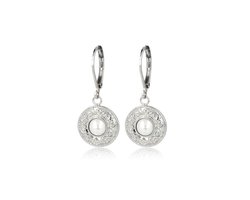 My Bendel - My Bendel - Zilverkleurige Oorbel met Ronde Hanger en Witte Parelmoer - Elegante Zilverkleurige Oorbel met Parelmoer - met Luxe Cadeauverpakking | Sieraden Voor Dames — cadeau in Sieraden