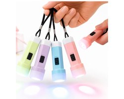 4-delige Mini Macaron Zaklamp Set – LED Zaklampjes in Verschillende Kleuren – Draagbare Sleutelhangerlamp – Batterijgevoed – Leuke Gadget & Cadeau voor Feestjes, Avontuur & Kerst — cadeau in Gadgets