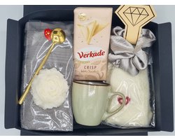 RituwellGift Geschenkset Vrouwen - Nr. 2 |- Cadeau voor Vrouw - Verwenpakket - Cadeaupakket - Giftset - Verjaardag - Moederdag - Mok - Beker - Sokken - Scrunchie - Chocolade - Valentijn Cadeautje voor Haar - Kerstpakket Vrouw - Cadeau Vriendin — cadeau in Kookcadeaus