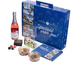 Fletcher Hotels Cadeaubox + Heerlijk Overnachten | Giftset - Relatiegeschenk - Origineel Cadeau - Cadeau voor hem - Cadeau voor haar - Kerstpakket - Kerstgeschenk - Kerstcadeau - Cadeau Kerst - Sintcadeau - Cadeau Sinterklaas - Giftbox — cadeau in Kookcadeaus