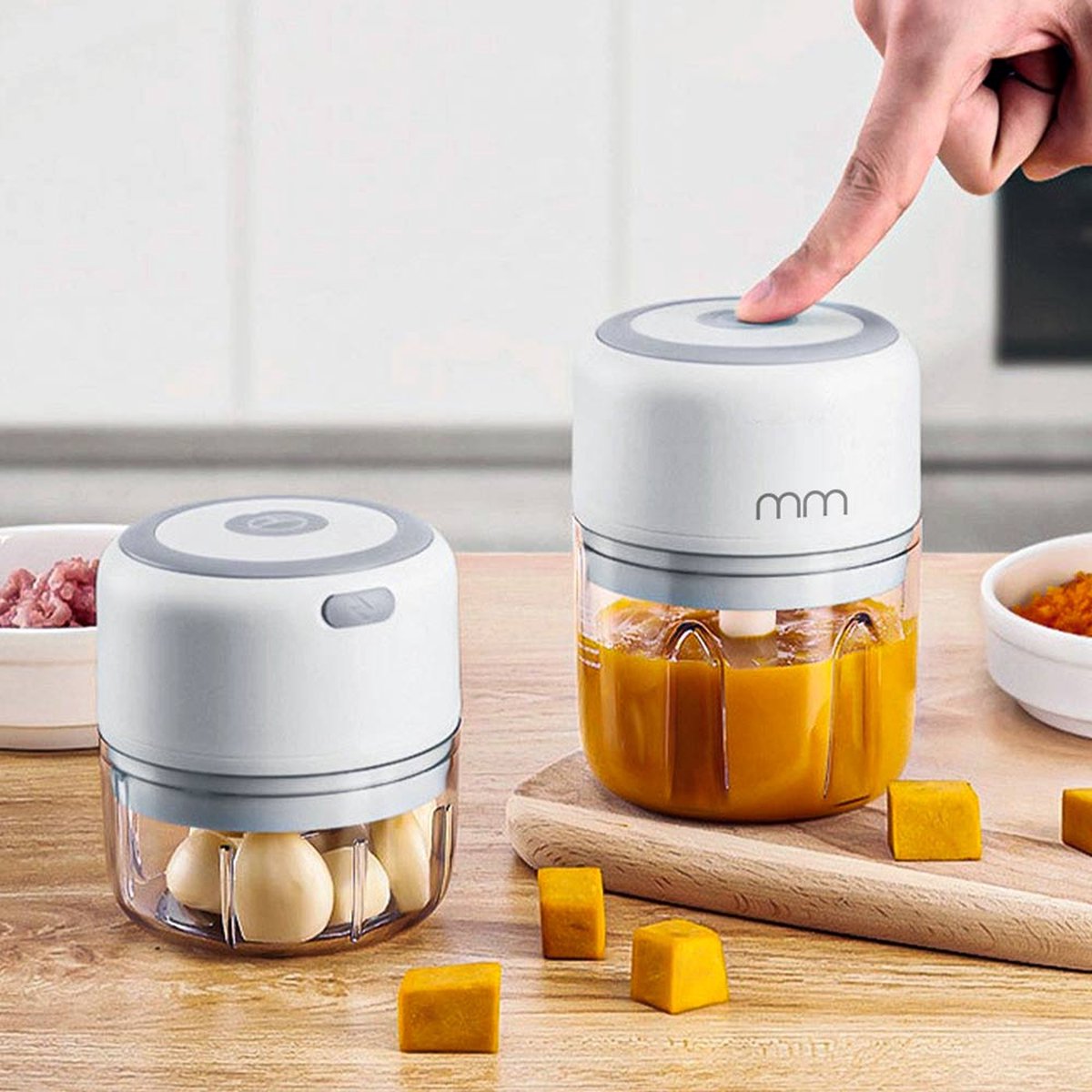 Mini Food Processor - Keukenmachine - Hakmolen - Oplaadbaar – Draagbaar – Incl. Mesjes - Incl. 2 kopjes (200 & 300ml)