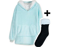 Zoem - Fleece deken met mouwen Licht blauw - inclusief fleece sokken - fleece plaid - sweater - 280 gsm — cadeau in Wonen & Interieur