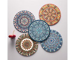Mandala onderzetters met houder - Set van 5 keramische boho onderzetters voor drankjes, absorberend met kurken onderkant en zwarte houder - Onderzetters voor salontafel, appartement, houten bar, mokken, glazen, kopjes, bier-Afmetingen: 12x12 cm — cadeau in Wonen & Interieur