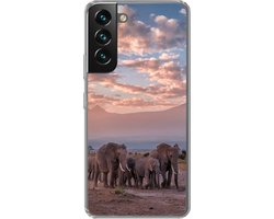 Telefoonhoesje Geschikt voor Samsung Galaxy S22 hoesje - Olifant - Dieren - Avond - Landschap - Savanne - Siliconen Telefoonhoesje Telefoonhoesje — cadeau in Cadeau-ideeën