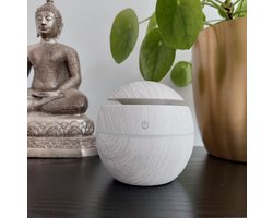 Verdamper voor etherische olie - wit houtnerf - elektrisch - met led verlichting — cadeau in Wonen & Interieur