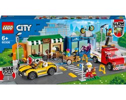 LEGO® City Winkelstraat 60306 bouwset; bevat LEGO wegplaten, een fietsenwinkel, bakkerij en park met fitnesstoestellen, plus een bakfiets, servicetruck, sportauto en 6 minifiguren (533 onderdelen) — cadeau in Spellen & Speelgoed