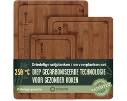 COOCK - Bamboe Houten Snijplankenset met Houder – Snijplank met Sapgeul – Serveerplank – Kaasplank - Borrelplank - voor Elke Keuken - Geïntegreerde Handgrepen en Maatverdeling - 3 Stuks - 40x30 | 33x26 | 26x18 — cadeau in Kookcadeaus