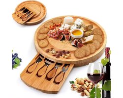 Ronde Bamboe Kaasplank Met Vier Messen Set In Magnetische Gesloten Lades — cadeau in Kookcadeaus