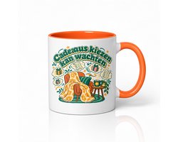 Retro jaren 70 Mok 'Cadeaus kiezen kan wachten' – Vintage theemok met dikke ronde letters voor ontspanning en cadeauzoekers — cadeau in Cadeau-ideeën
