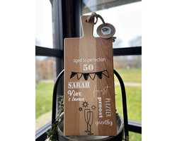Creaties van Hier - Serveerplank 49 cm - Sarah - 50 jaar - Cadeau - Hout — cadeau in Eigen foto/tekst